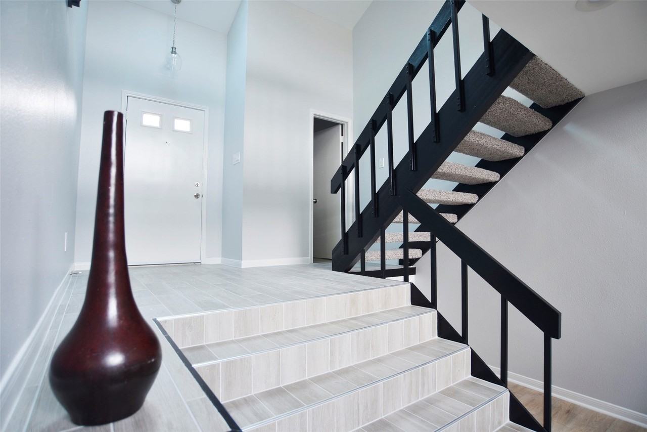 2336 Fairwind Rd - Photo 2 of 26