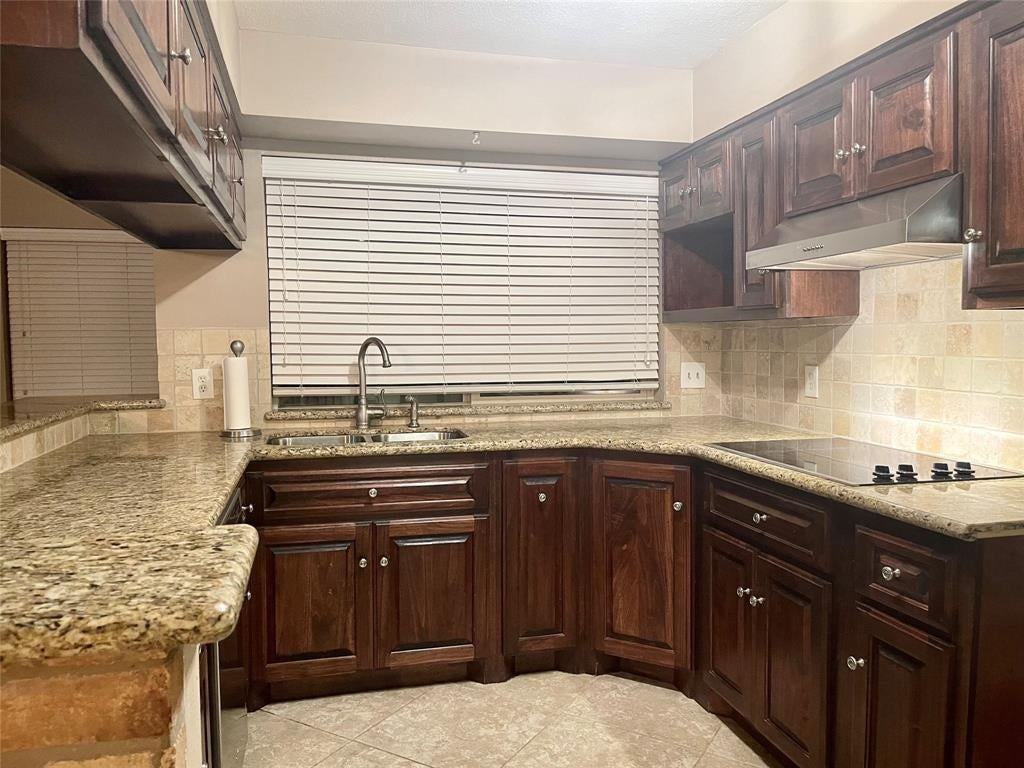 5315 Prairie Creek Dr - Photo 6 of 19