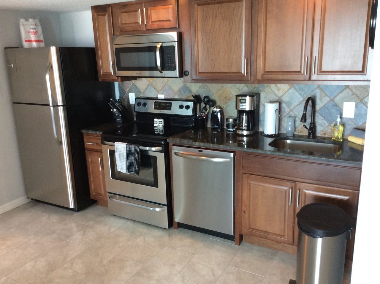 611 S Atlantic Ave - Photo 5 of 10