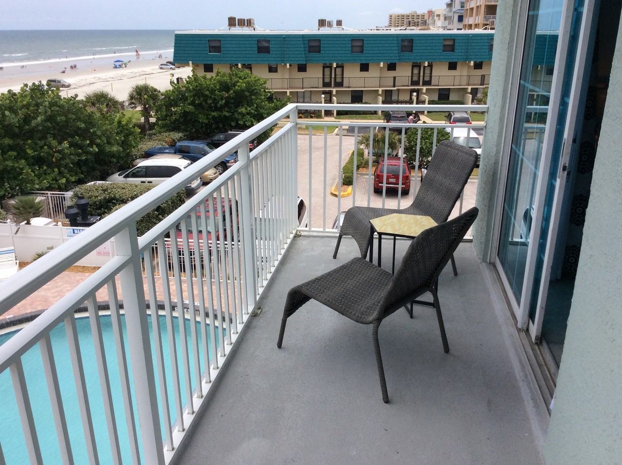 611 S Atlantic Ave - Photo 6 of 10