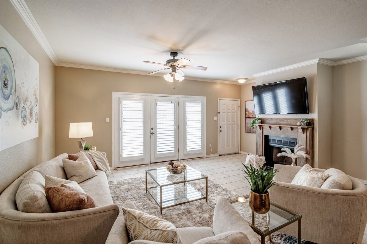 678 Wilcrest Dr - Photo 2 of 20