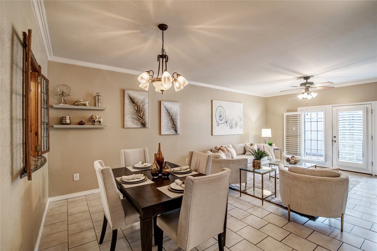 678 Wilcrest Dr - Photo 3 of 20