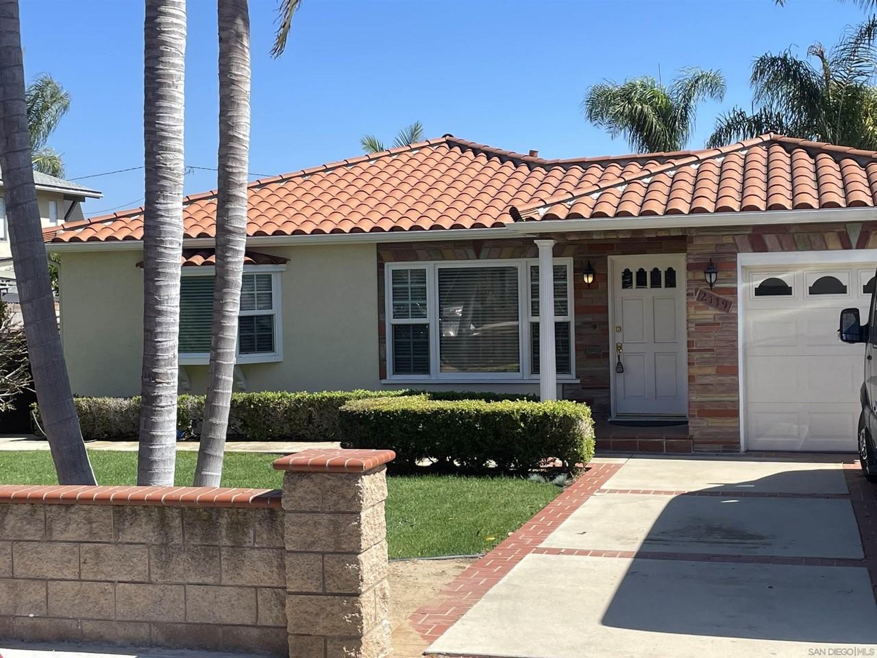 2119 Missouri St - Photo 2 of 32