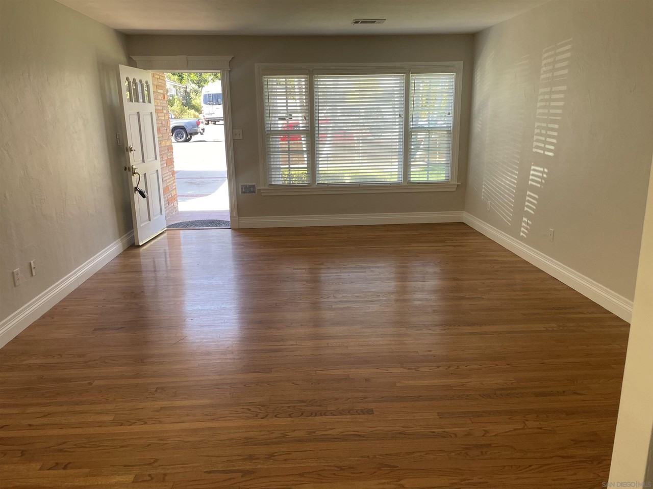 2119 Missouri St - Photo 3 of 32