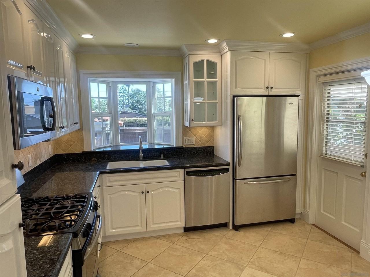 2119 Missouri St - Photo 5 of 32