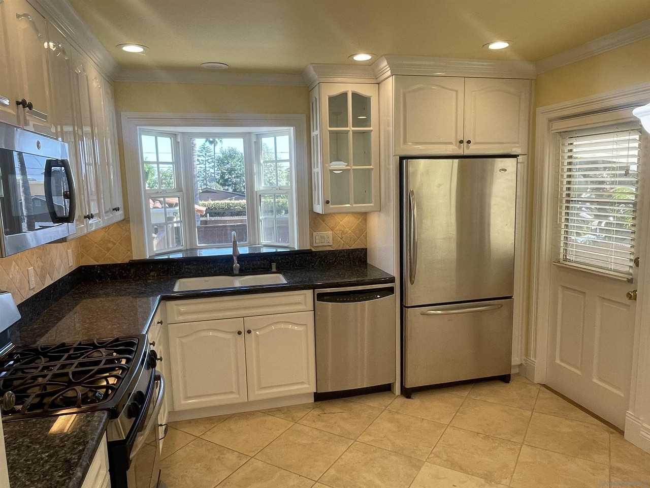 2119 Missouri St - Photo 6 of 32