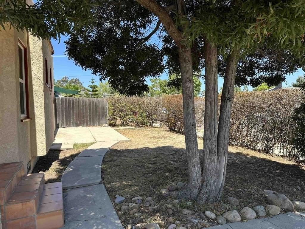 1944 32nd Street - Photo 3 of 11