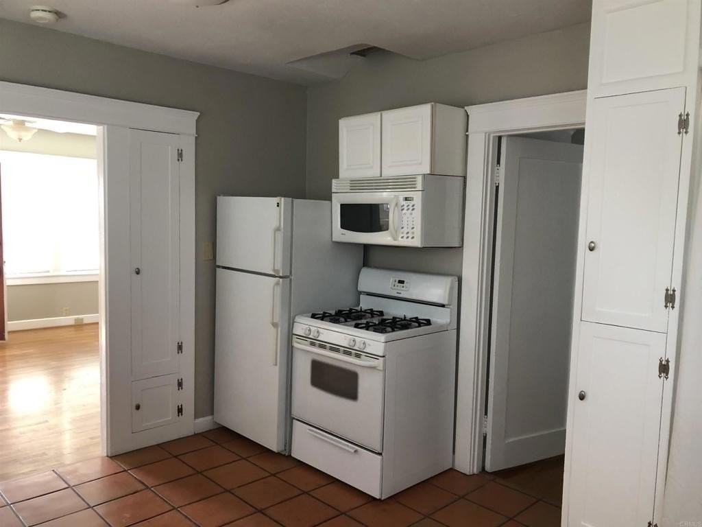 1944 32nd Street - Photo 7 of 11