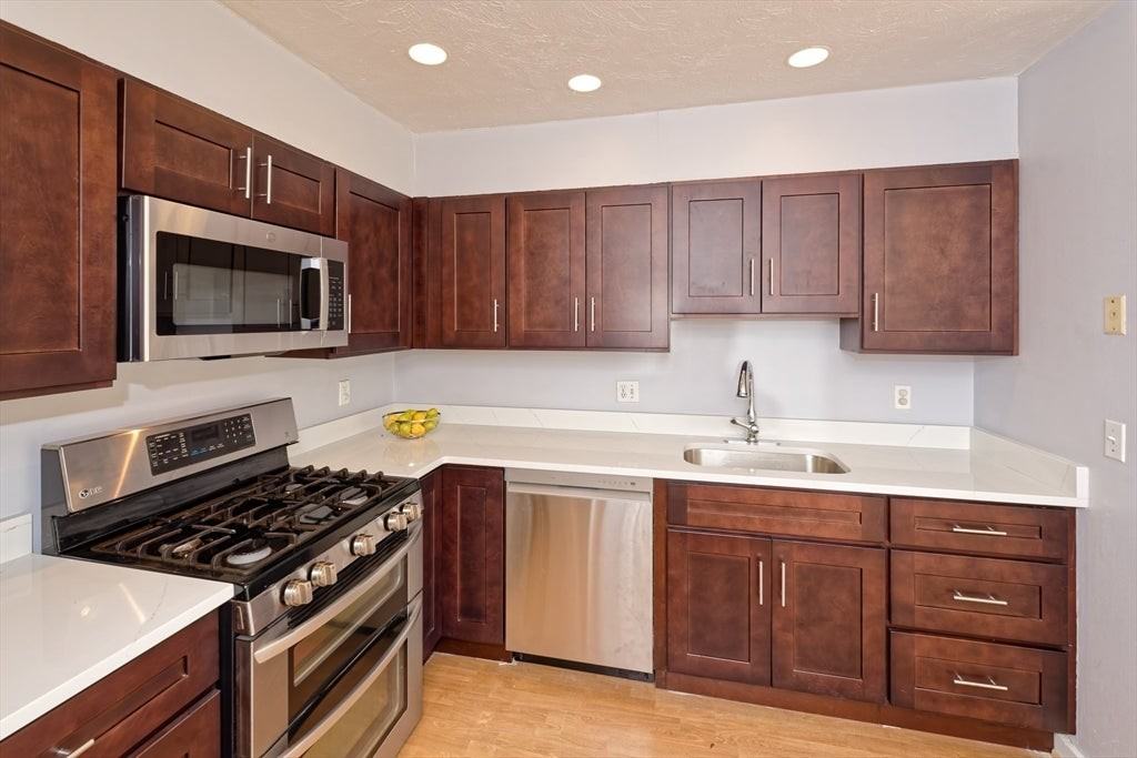 44 Wrentham Rd - Photo 4 of 36