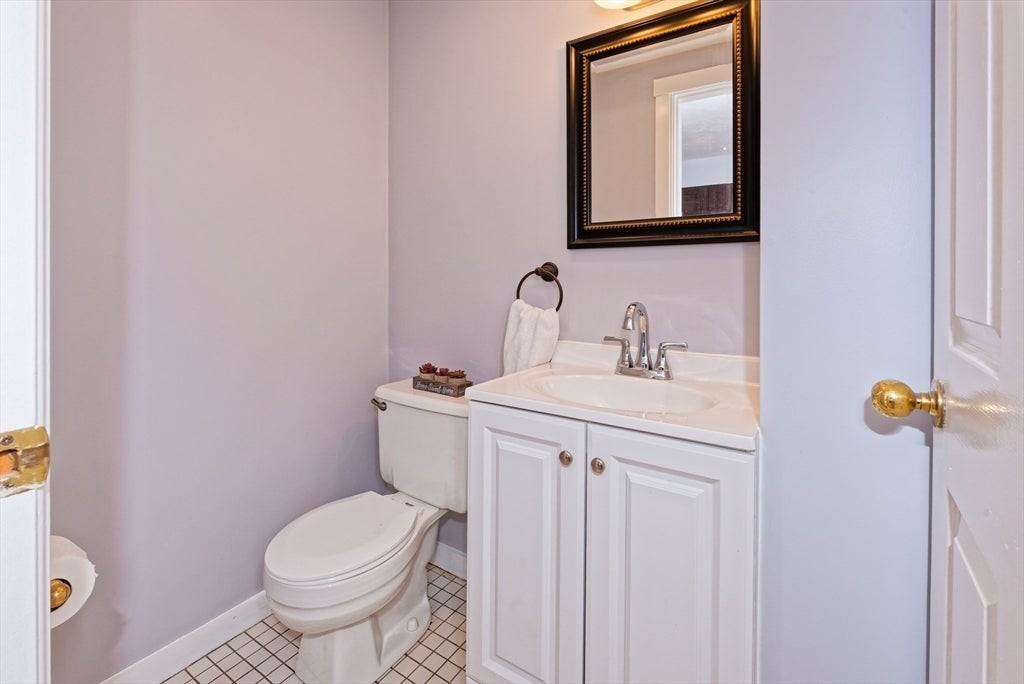 44 Wrentham Rd - Photo 7 of 36