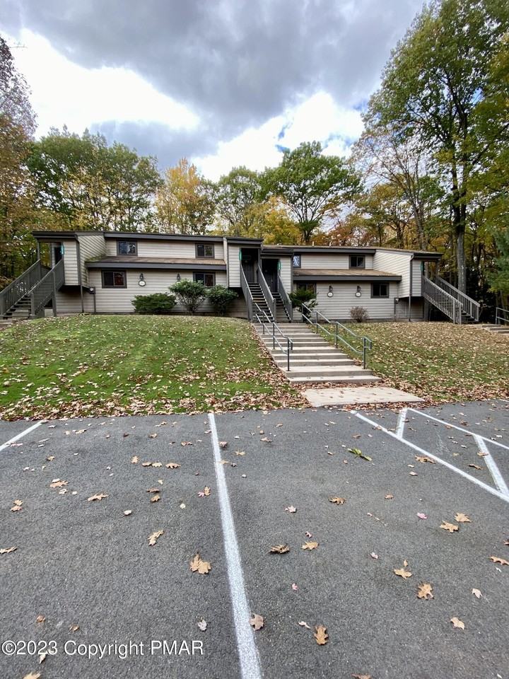 1061 Deerfield Dr - Photo 2 of 20