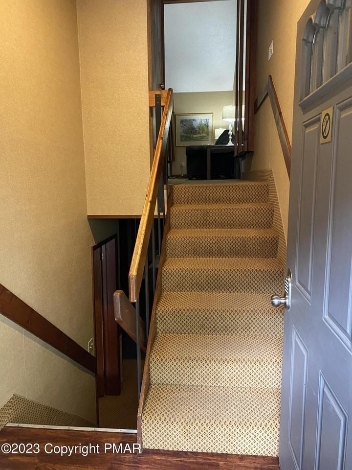 1061 Deerfield Dr - Photo 3 of 20