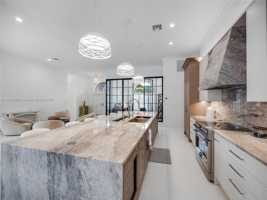 featured image of 20 Windward Isle