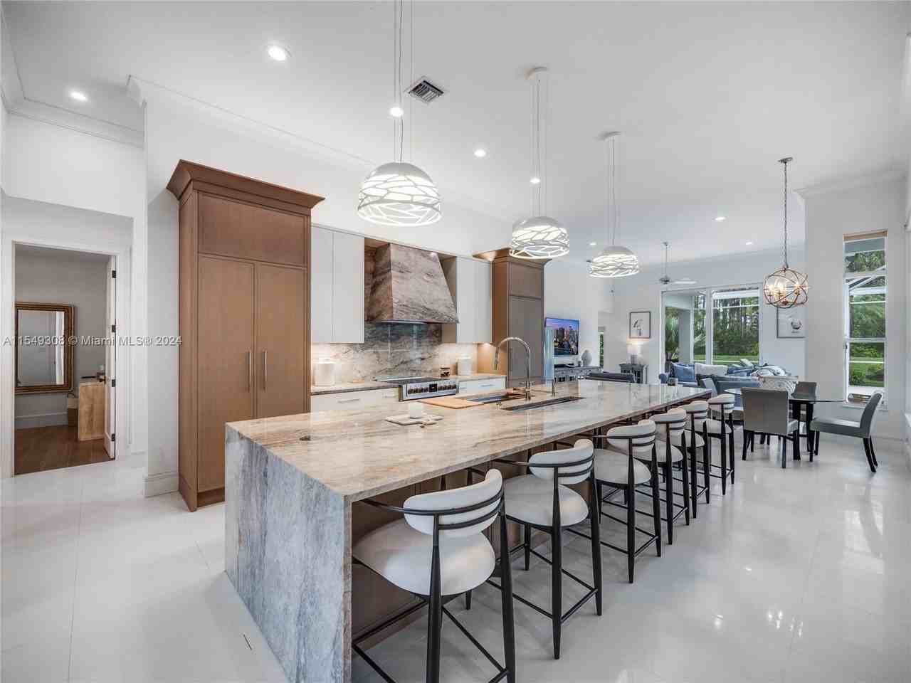 20 Windward Isle - Photo 2 of 24