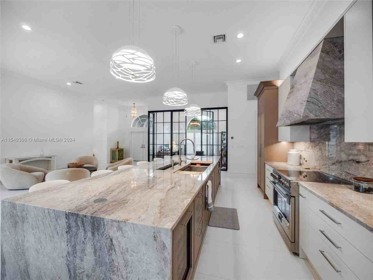 20 Windward Isle - Photo 6 of 24