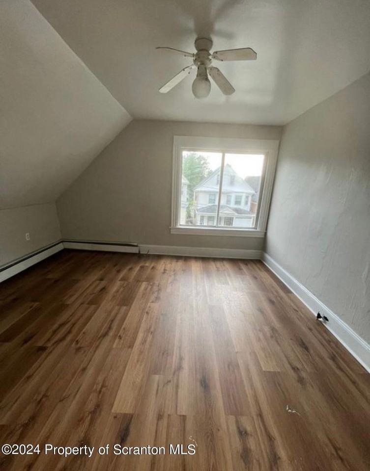 913 Ash St - Photo 2 of 5