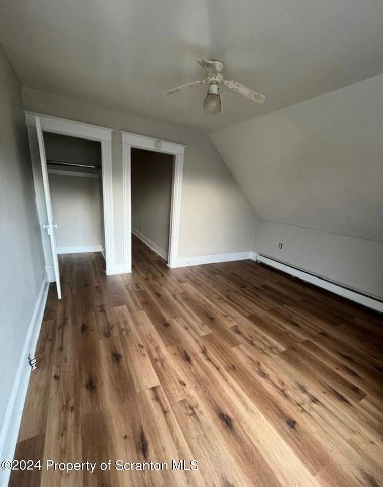 913 Ash St - Photo 3 of 5