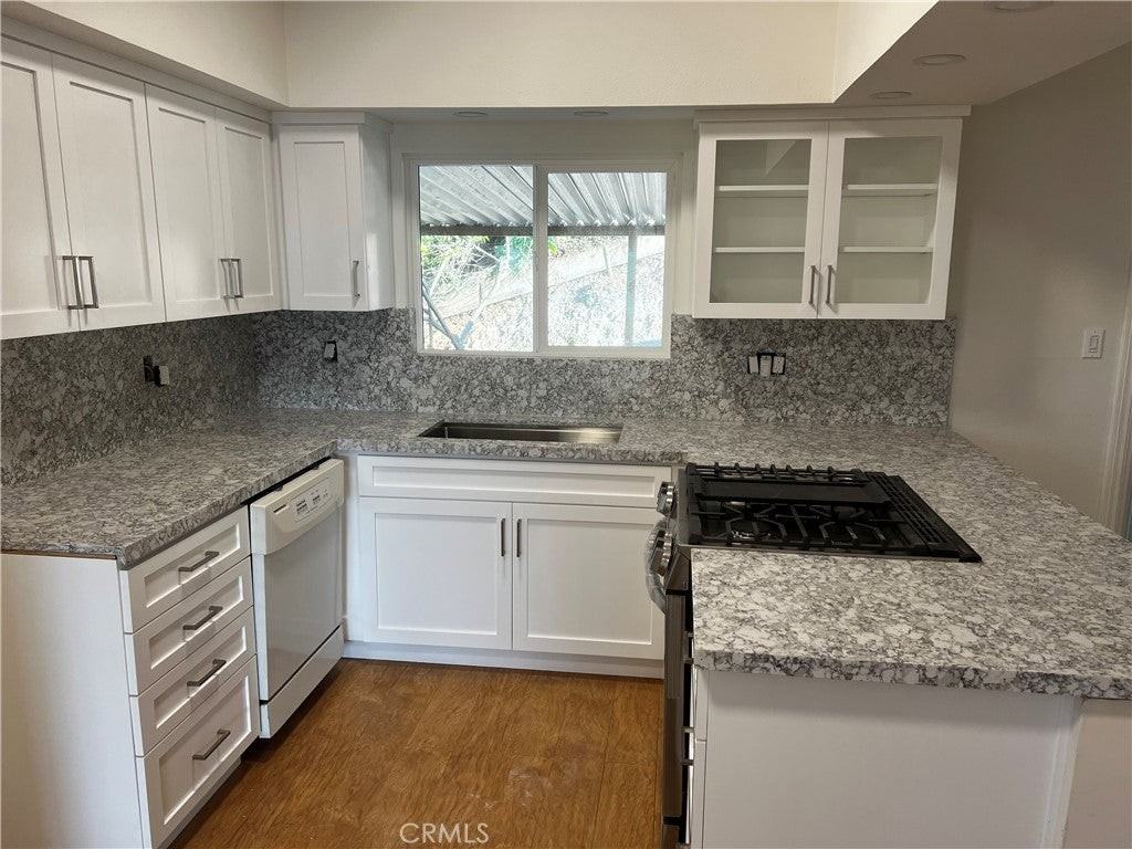 832 Reeves Pl - Photo 2 of 7