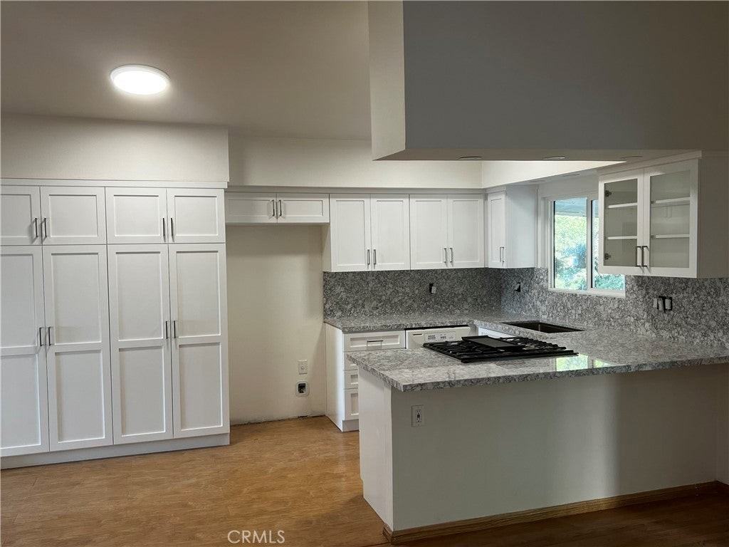 832 Reeves Pl - Photo 3 of 7