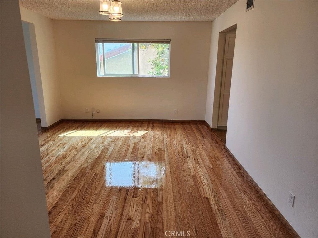 832 Reeves Pl - Photo 5 of 7