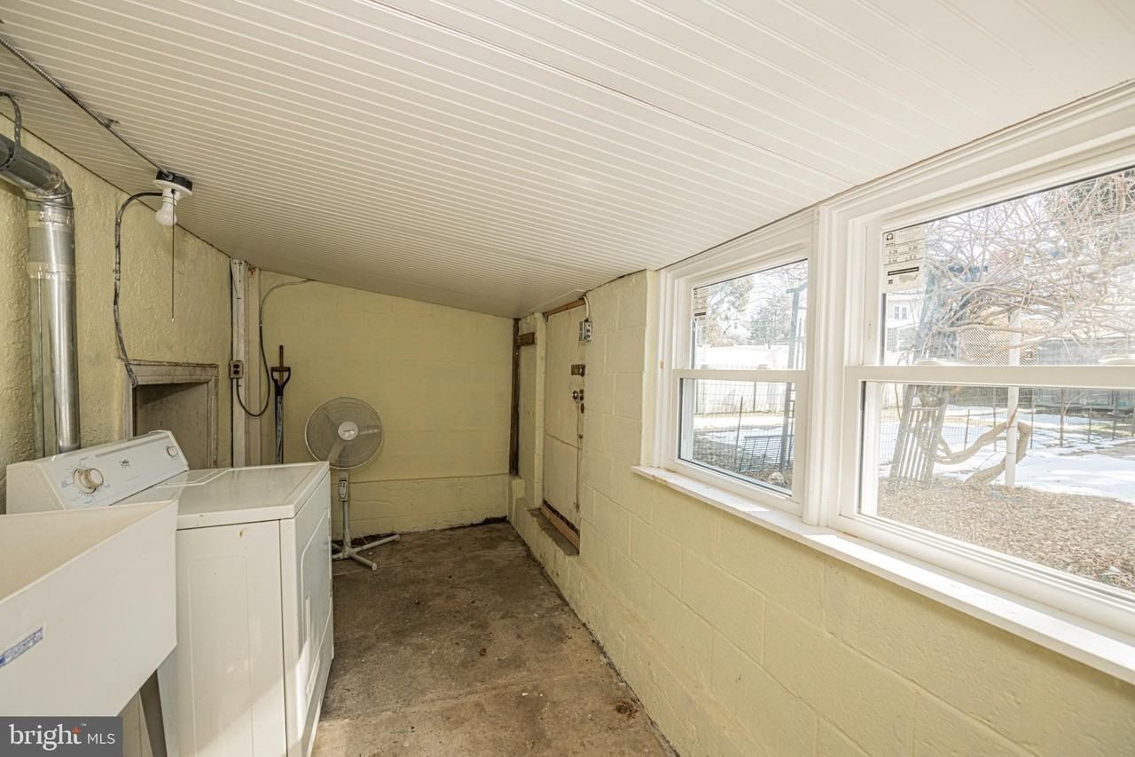 21 Hall St - Photo 7 of 16