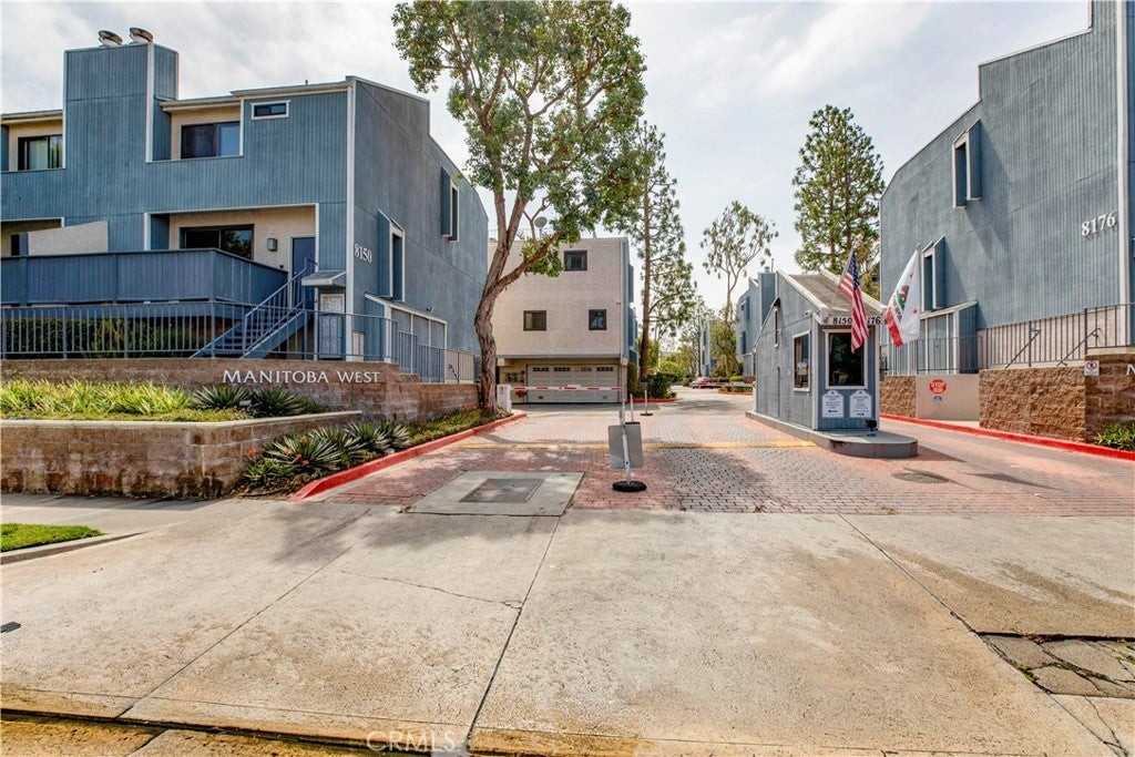 8150 Manitoba St - Photo 2 of 36