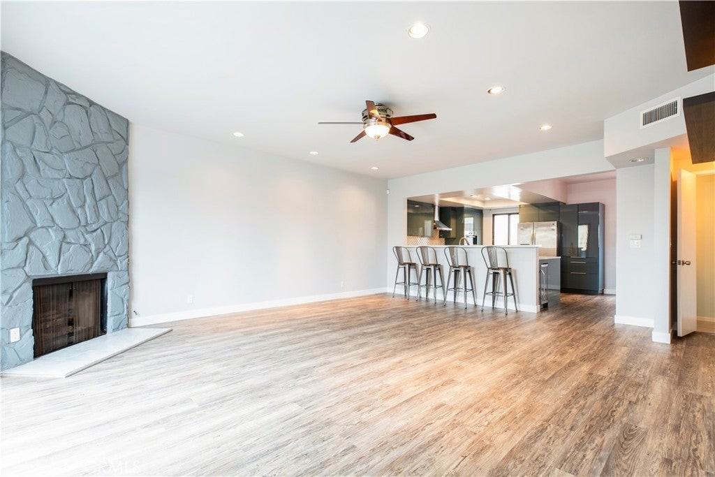 8150 Manitoba St - Photo 6 of 36