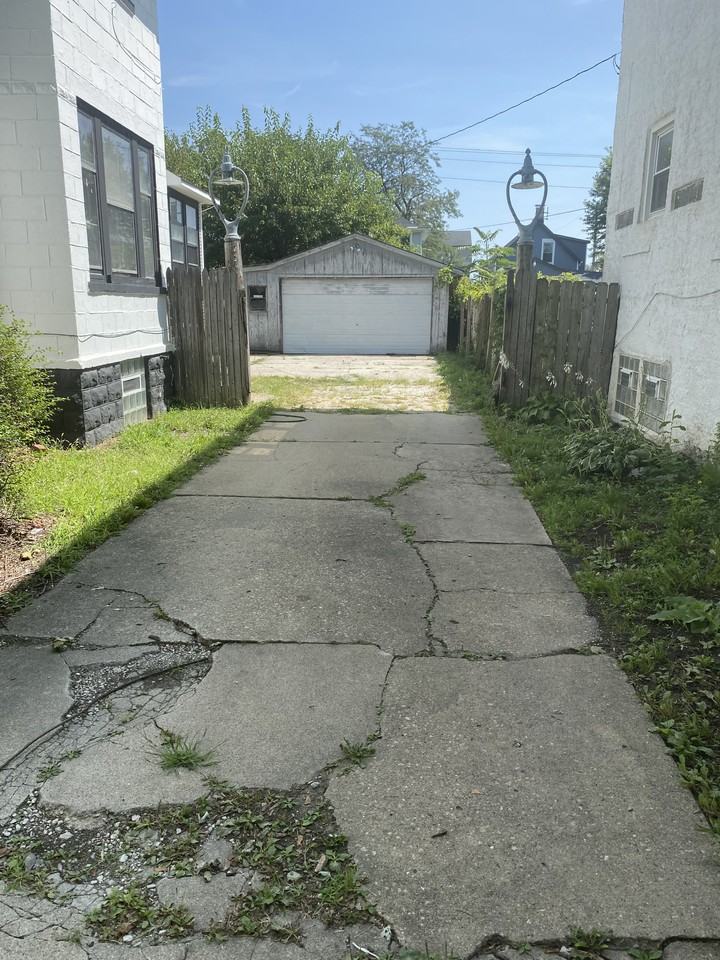 1315 S 7th Ave - Photo 2 of 23