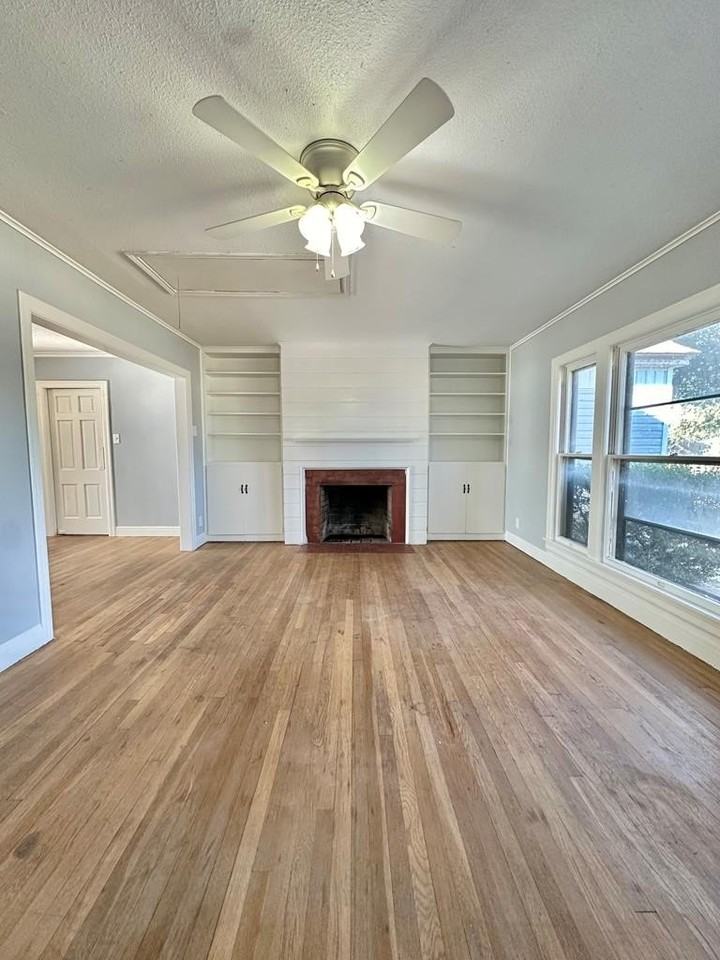 2311 Live Oak St - Photo 3 of 24