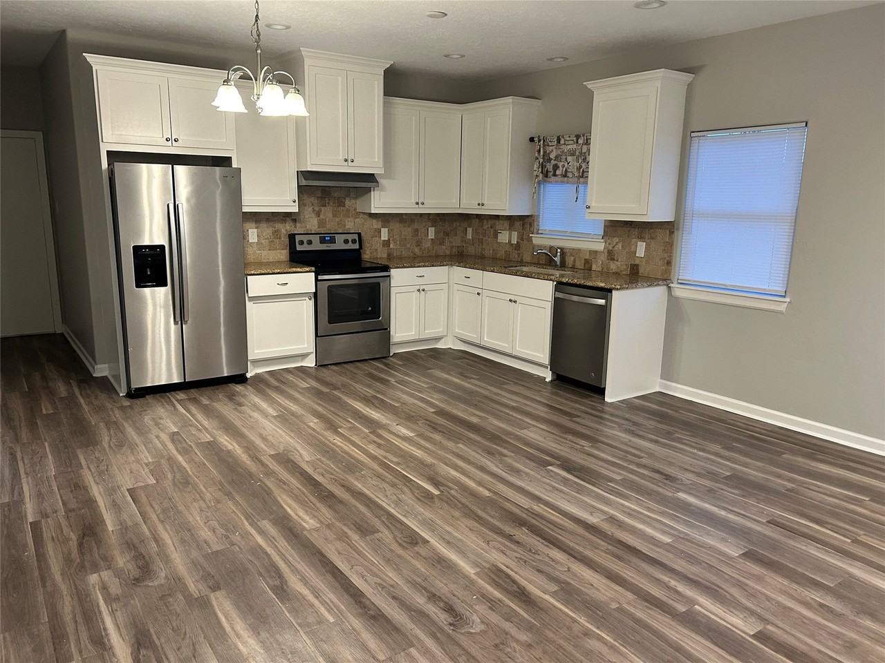 215 E Rogers St - Photo 2 of 15