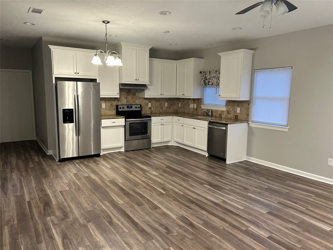 215 E Rogers St - Photo 3 of 15