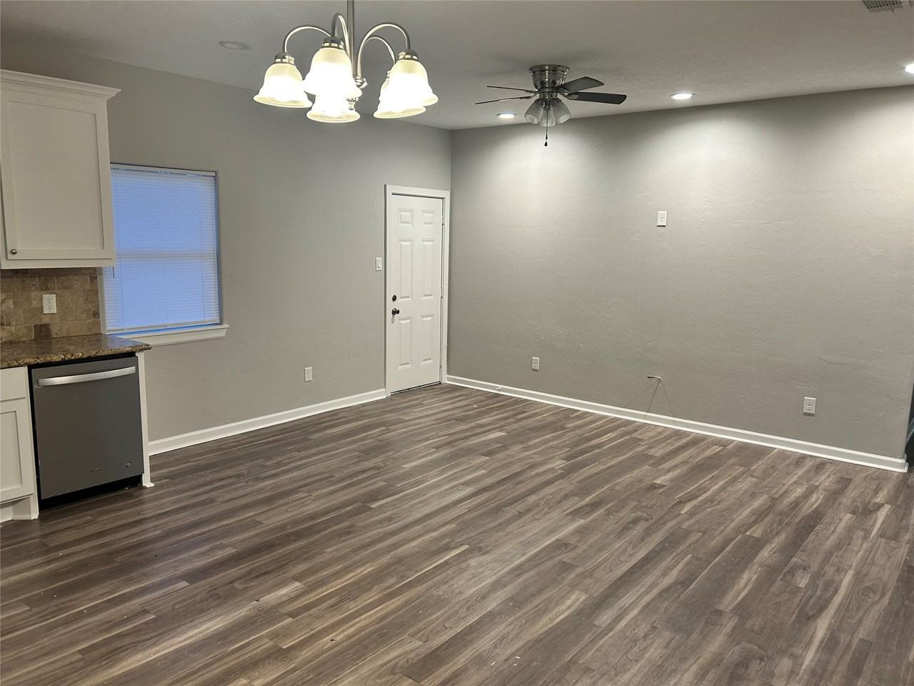 215 E Rogers St - Photo 4 of 15