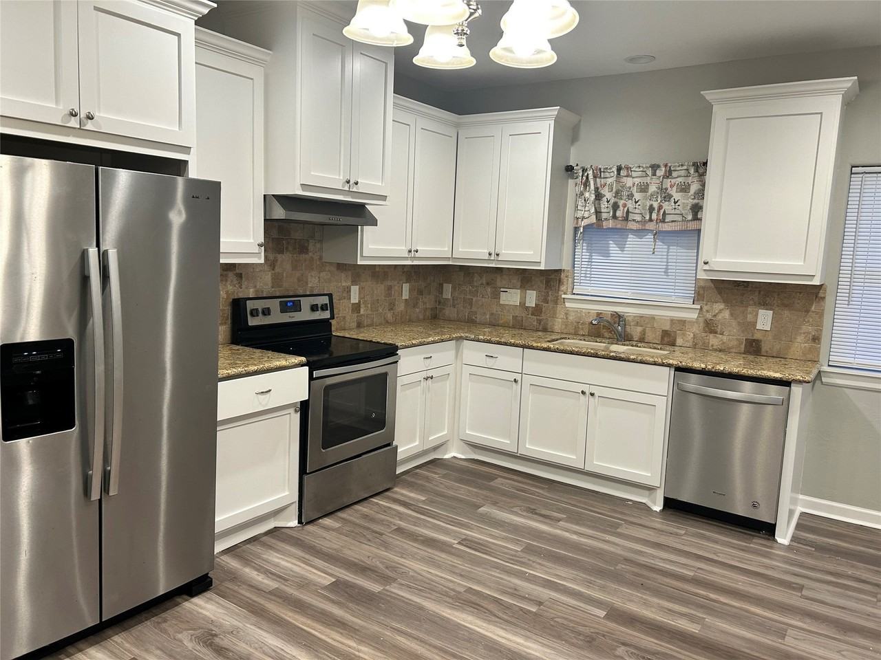 215 E Rogers St - Photo 6 of 15