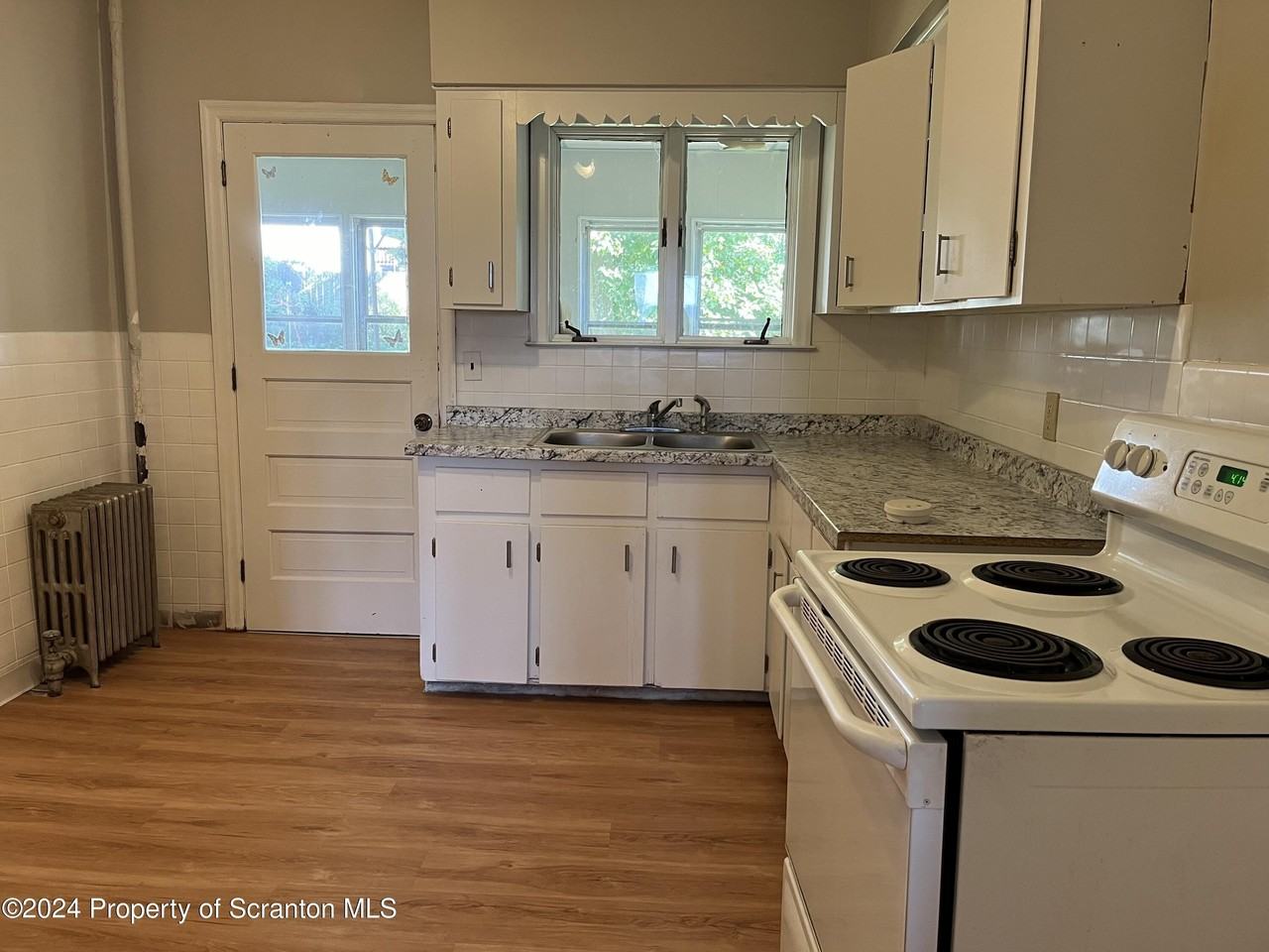 417 Smith St Apt 2nd - Photo 2 of 11