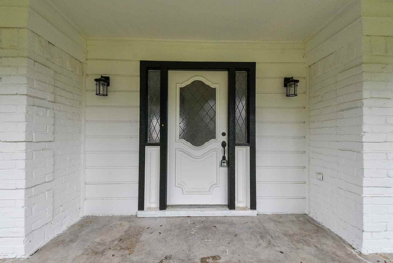 15814 Winding Moss Dr - Photo 2 of 37