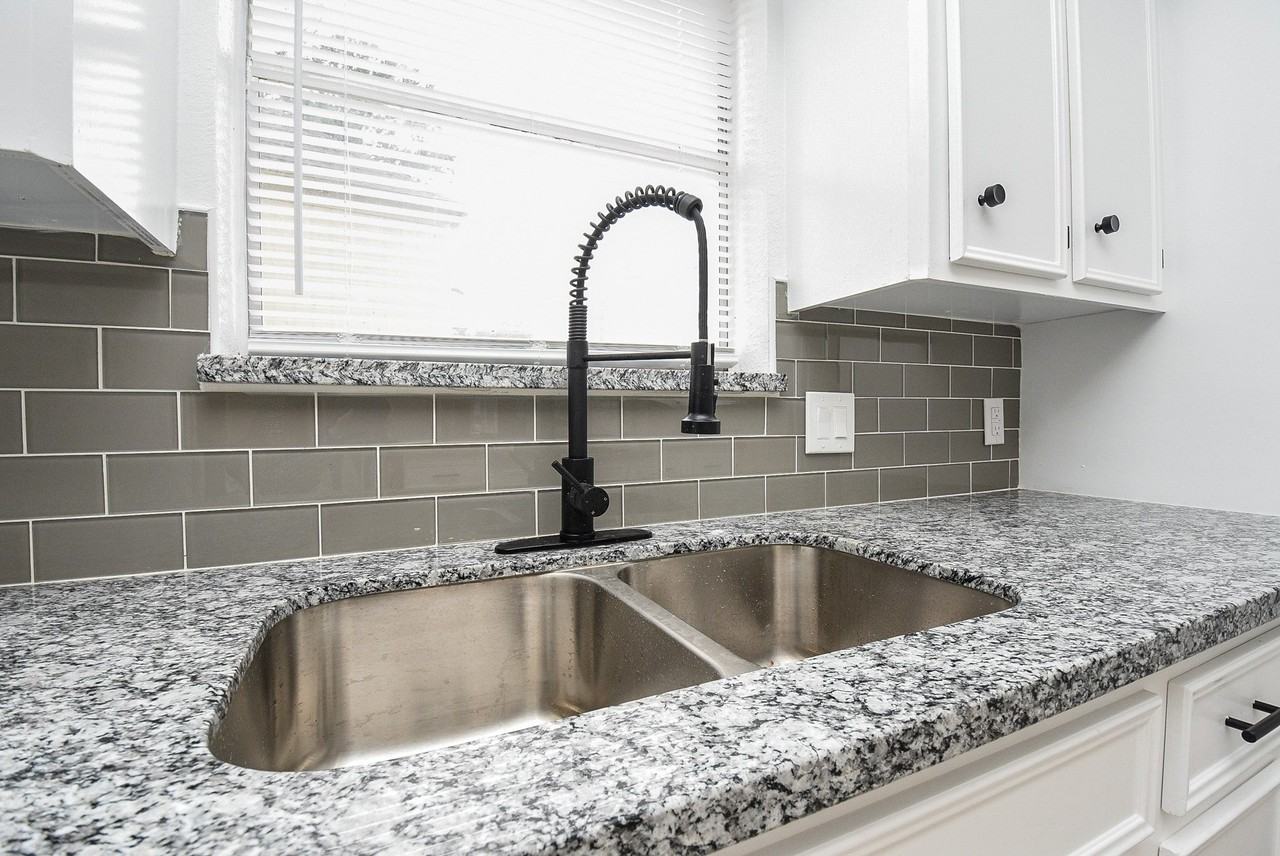 15814 Winding Moss Dr - Photo 5 of 37