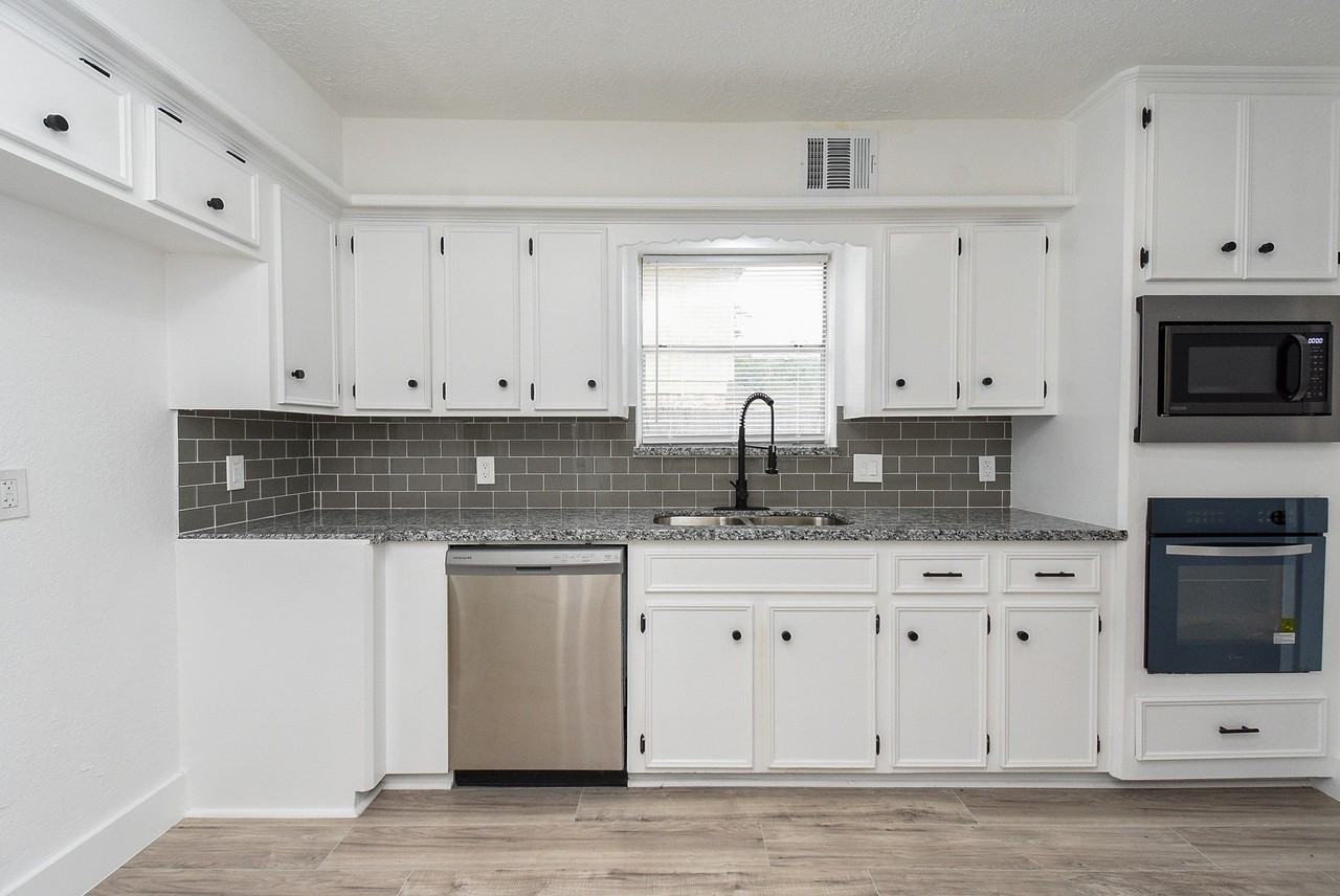 15814 Winding Moss Dr - Photo 7 of 37