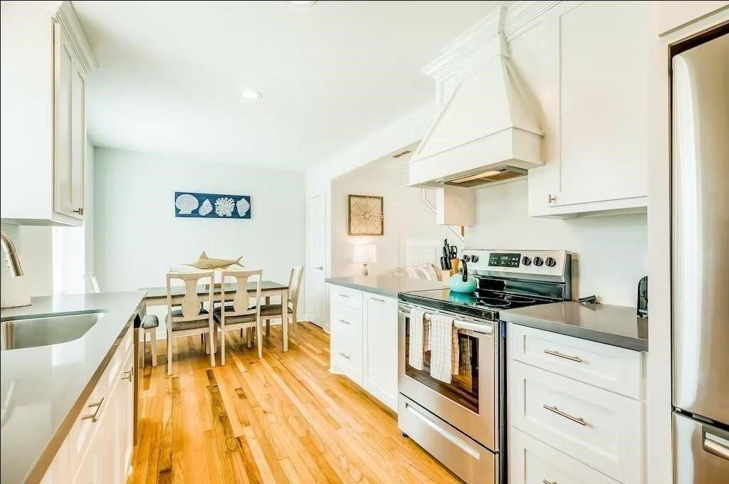 2420 Avenue P - Photo 3 of 7