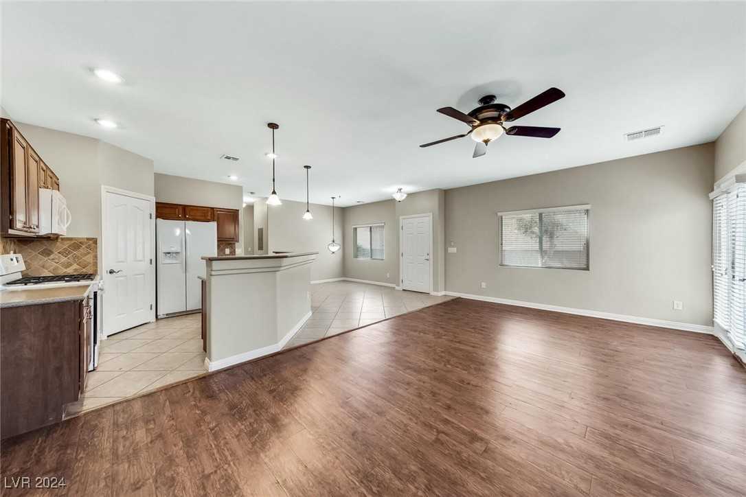 10613 Petricola St - Photo 6 of 34