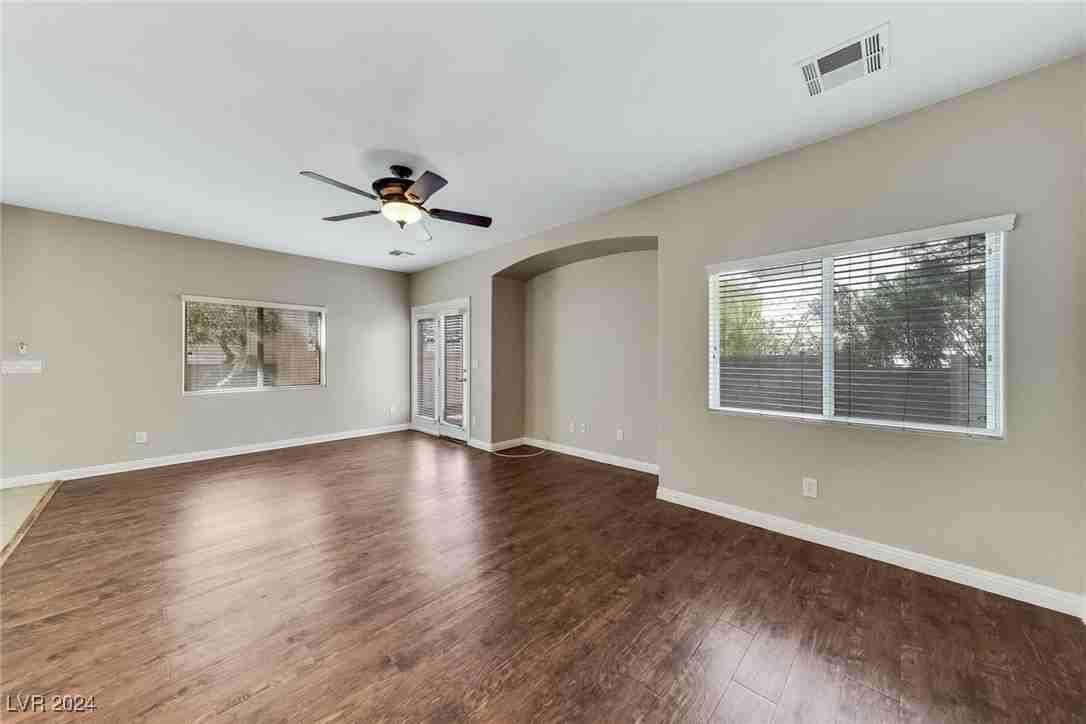 10613 Petricola St - Photo 7 of 34