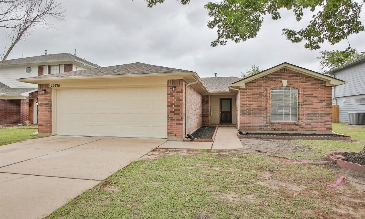 15818 Barbarossa Dr - Photo 3 of 35