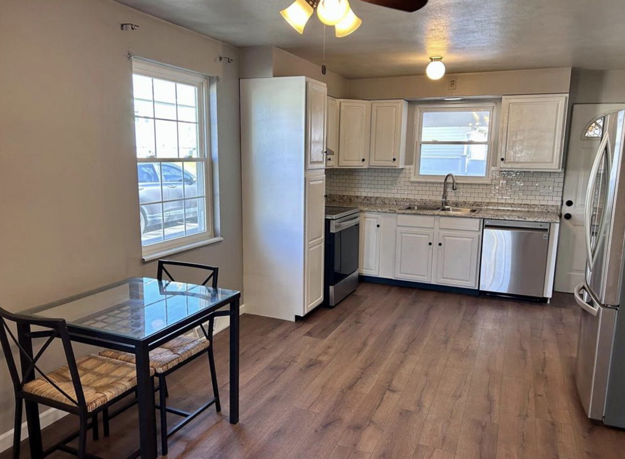 604 Veterans Dr - Photo 3 of 10