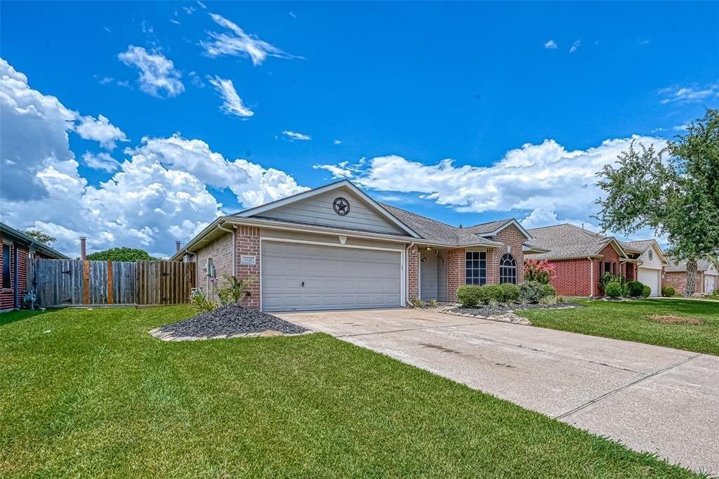 3518 Pawnee Dr - Photo 2 of 44