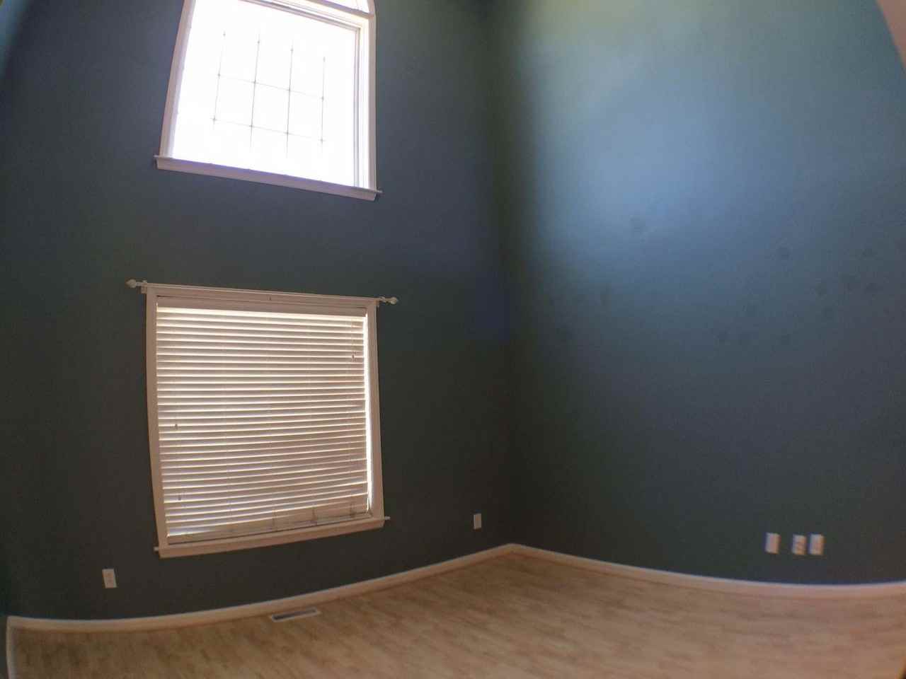 1048 Torrence Dr - Photo 5 of 25