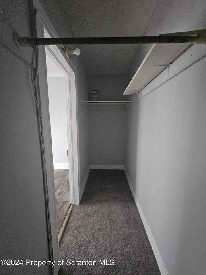 922 S Webster Ave - Photo 5 of 11