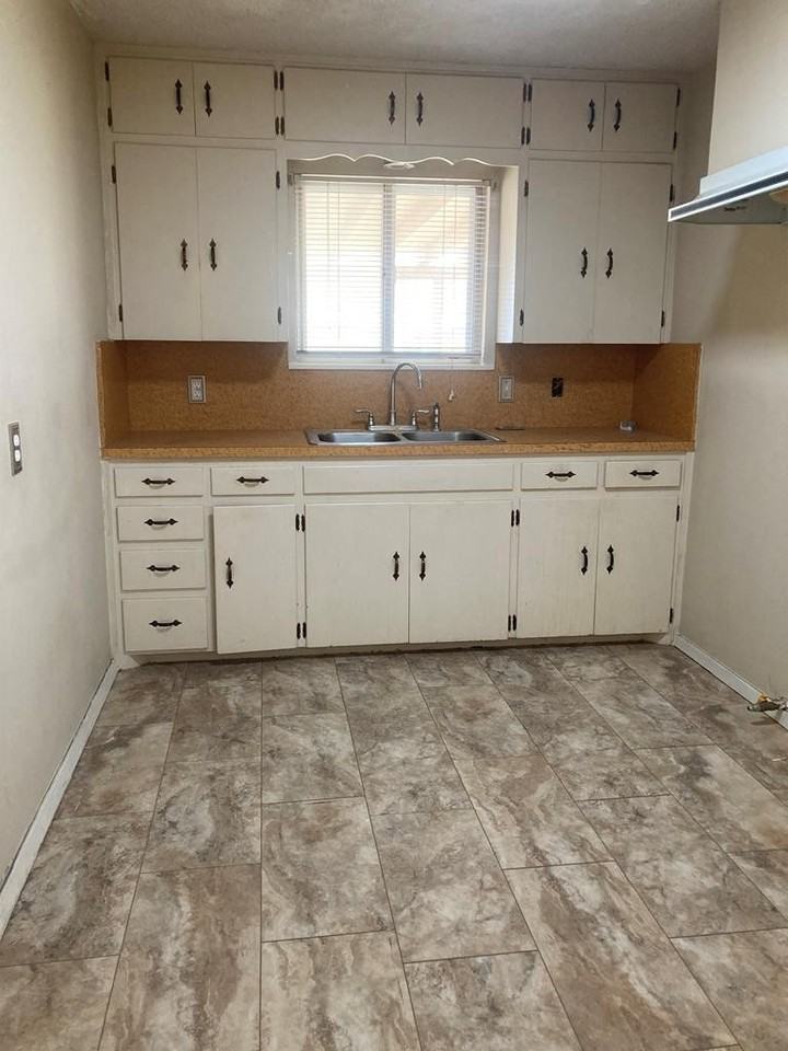 3422 Lake Dr - Photo 3 of 9