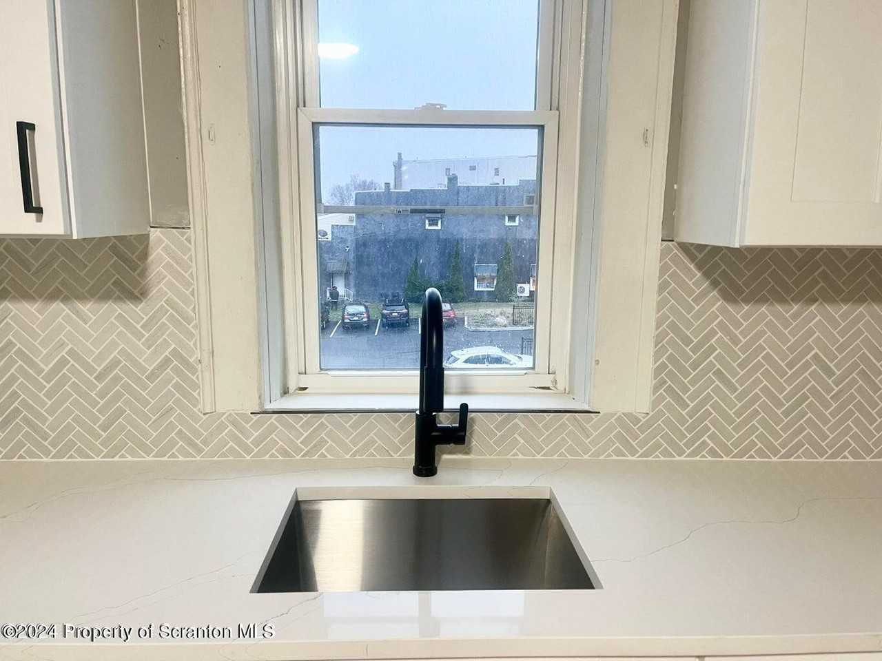 202 N Main Ave - Photo 7 of 16