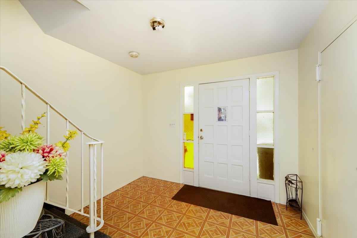 24022 68th Ave - Photo 2 of 15