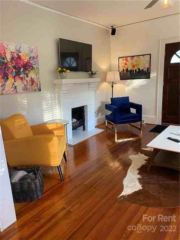 1625 Hawthorne Ln - Photo 3 of 27