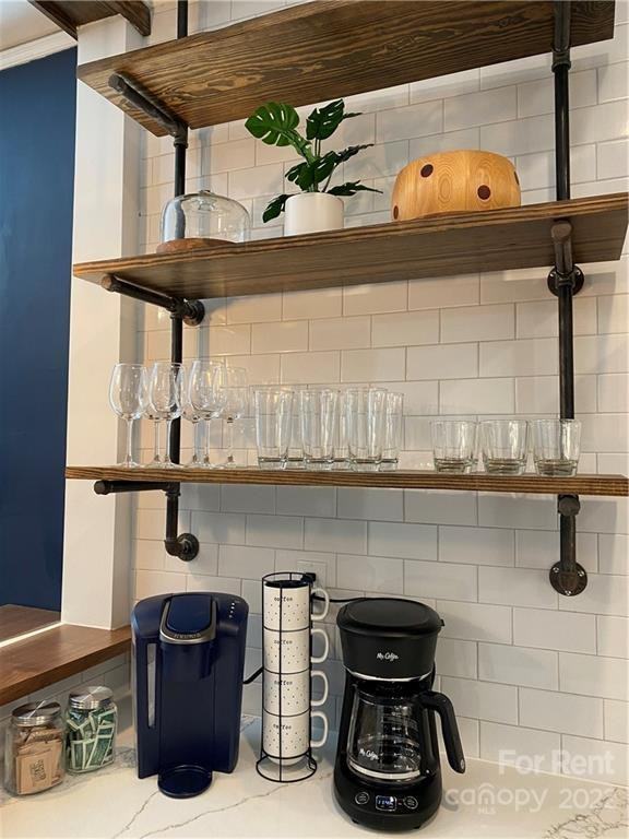 1625 Hawthorne Ln - Photo 6 of 27